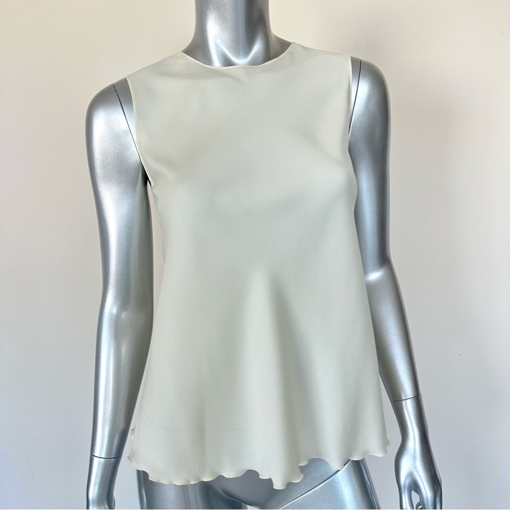 Theory women tank top size P NWT !!!